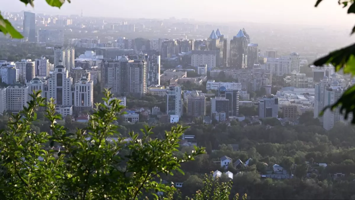 Құрылыс компанияларына қатаң сүзгі: Алматыда жүздеген лицензия тоқтатылды 