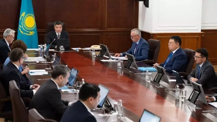  Олжас Бектенов ОТӨ үшін қолайлы жағдай жасау туралы: Сауда желілерінің иелері қазақстандық тауарларға деген көзқарасын түбегейлі өзгертуі тиіс 