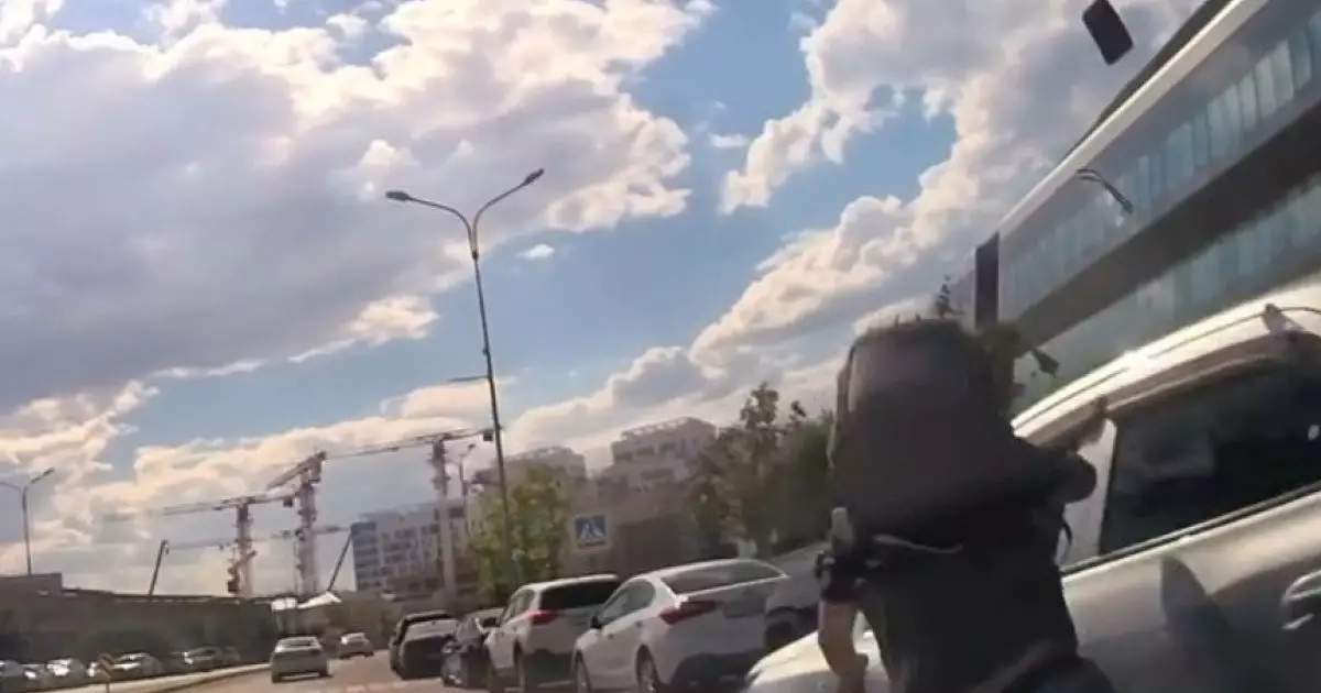  «Телефонмен сөйлесіп бара жатқан»: Астанада жаяу жүргіншіні көлік қағып кетті 