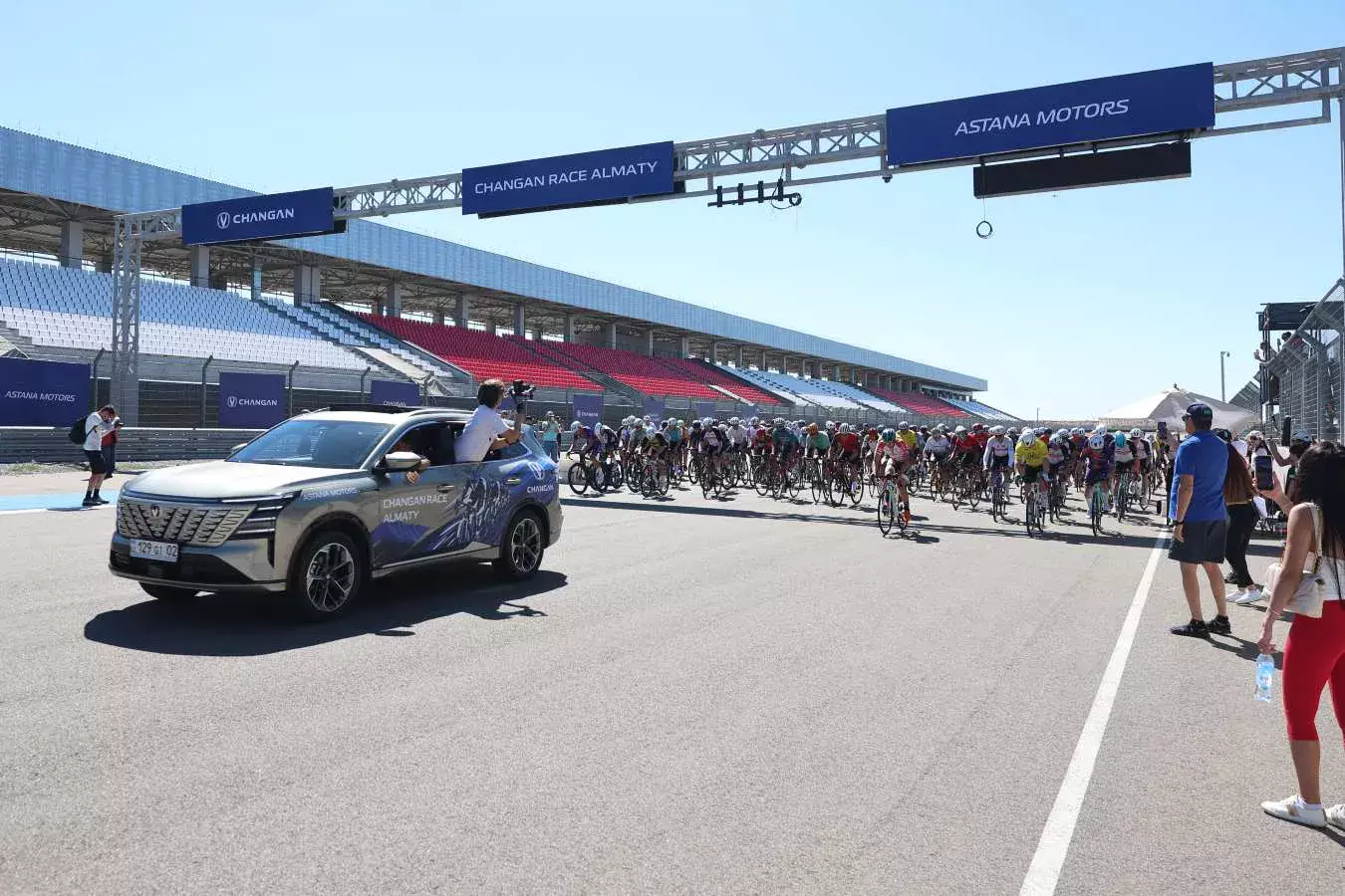 Жылдамдық, тактика және биік тұғыр үшін күрес: Changan Race Almaty веложарысы қалай өтті