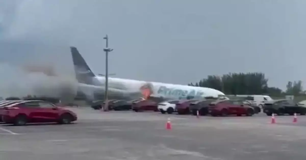  Самолёт насмерть сбил пятерых человек при посадке в Майами 