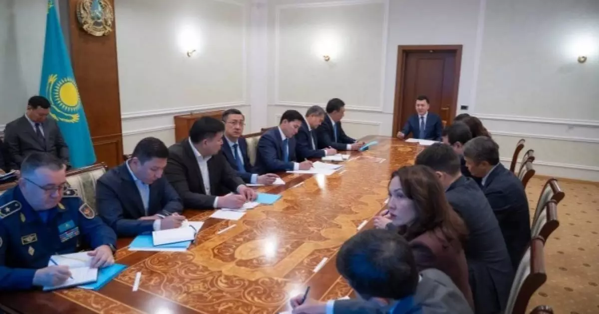  Ерлан Карин провел совещание по вопросам внутренней политики 