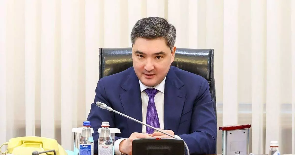  `Жұмыс істегісі келген адам жұмыс табады`: Бектенов пен Еңбек министрі Қазақстандағы еңбек нарығы туралы айтты 