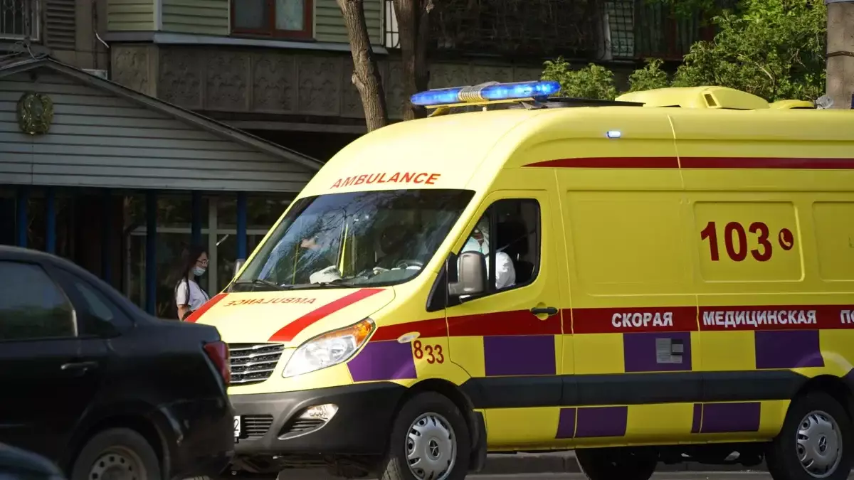 Павлодарда жүк көлігінің дөңгелегі жарылып, ер адам қаза тапты  