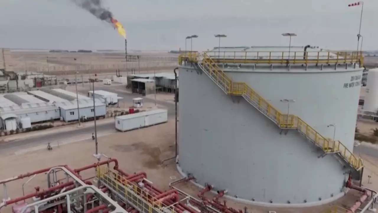 Цена нефти Brent превысила $100 впервые с конца июля