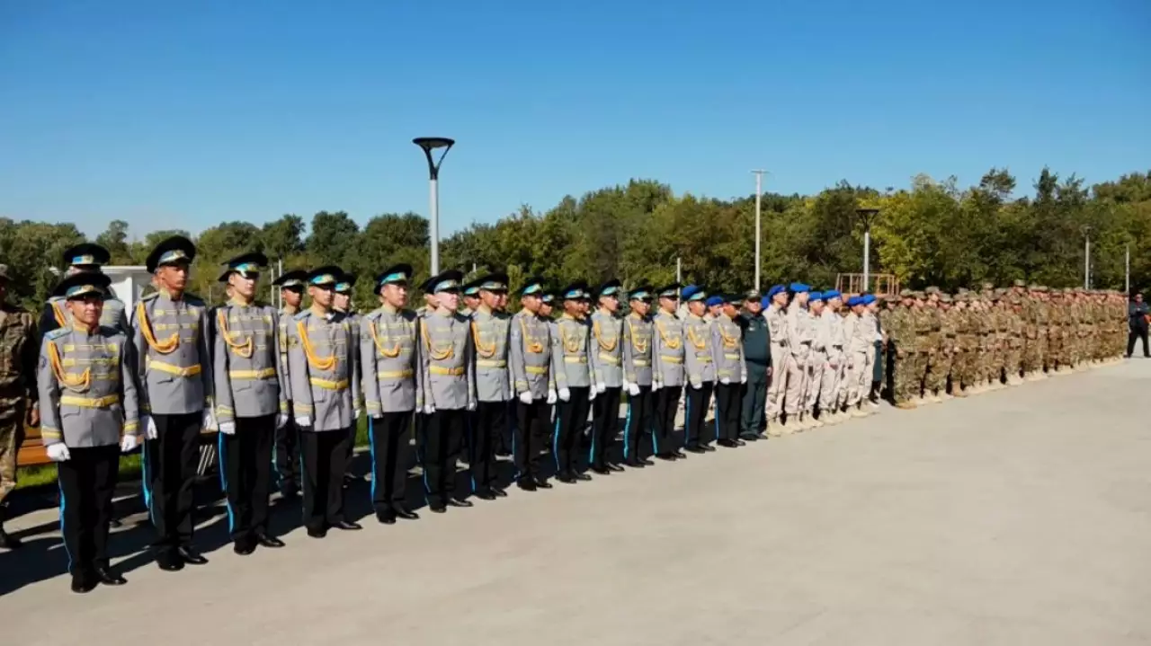 60 призывников отправились на службу
