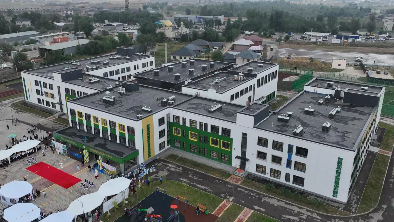 Школы с робототехникой и обновленные вокзалы: что появилось в регионах Казахстана