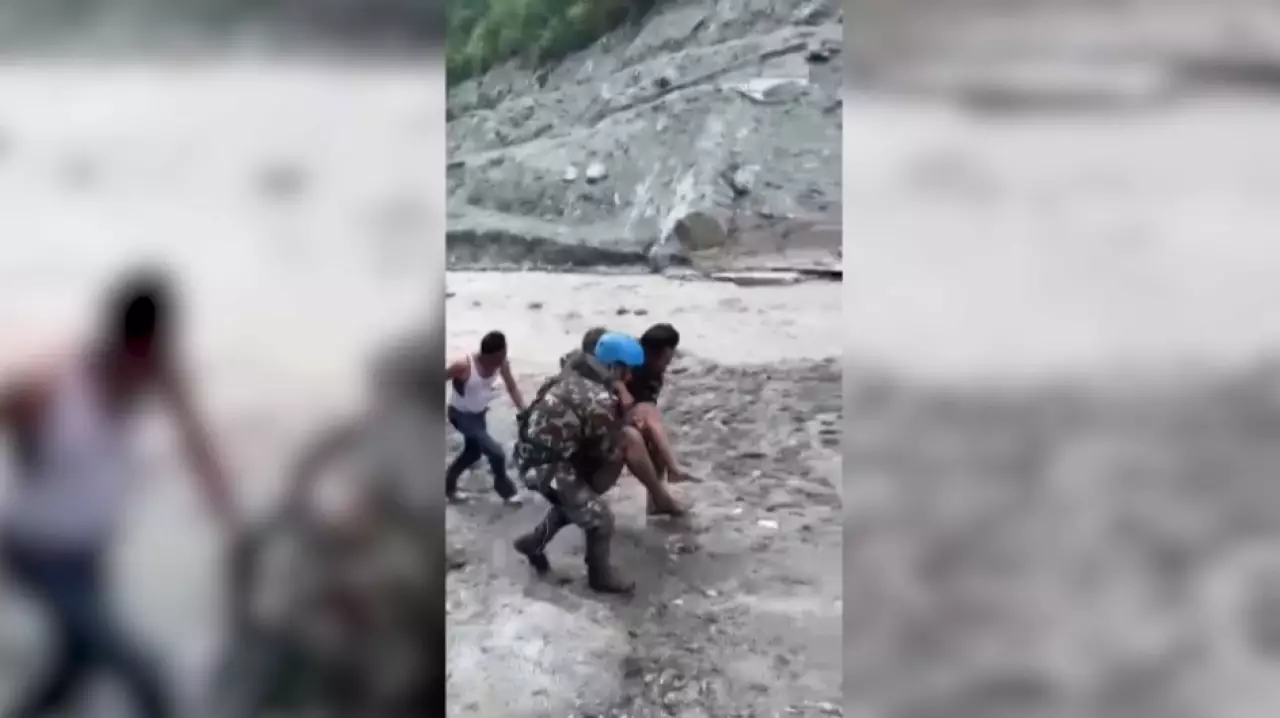 Троих выживших спасли из туннеля ГЭС в Непале