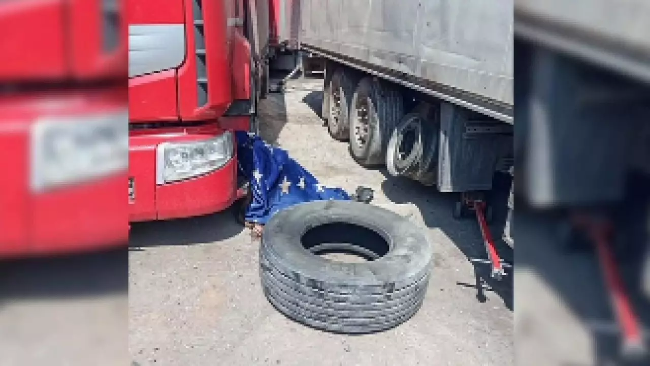 Павлодарда дөңгелек жөндеу кезінде жұмысшы қаза тапты