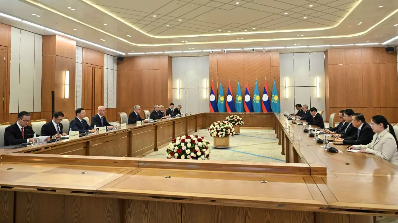 Қасым-Жомарт Тоқаев пен Тхонглун Сисулит кеңейтілген құрамда келіссөз жүргізді