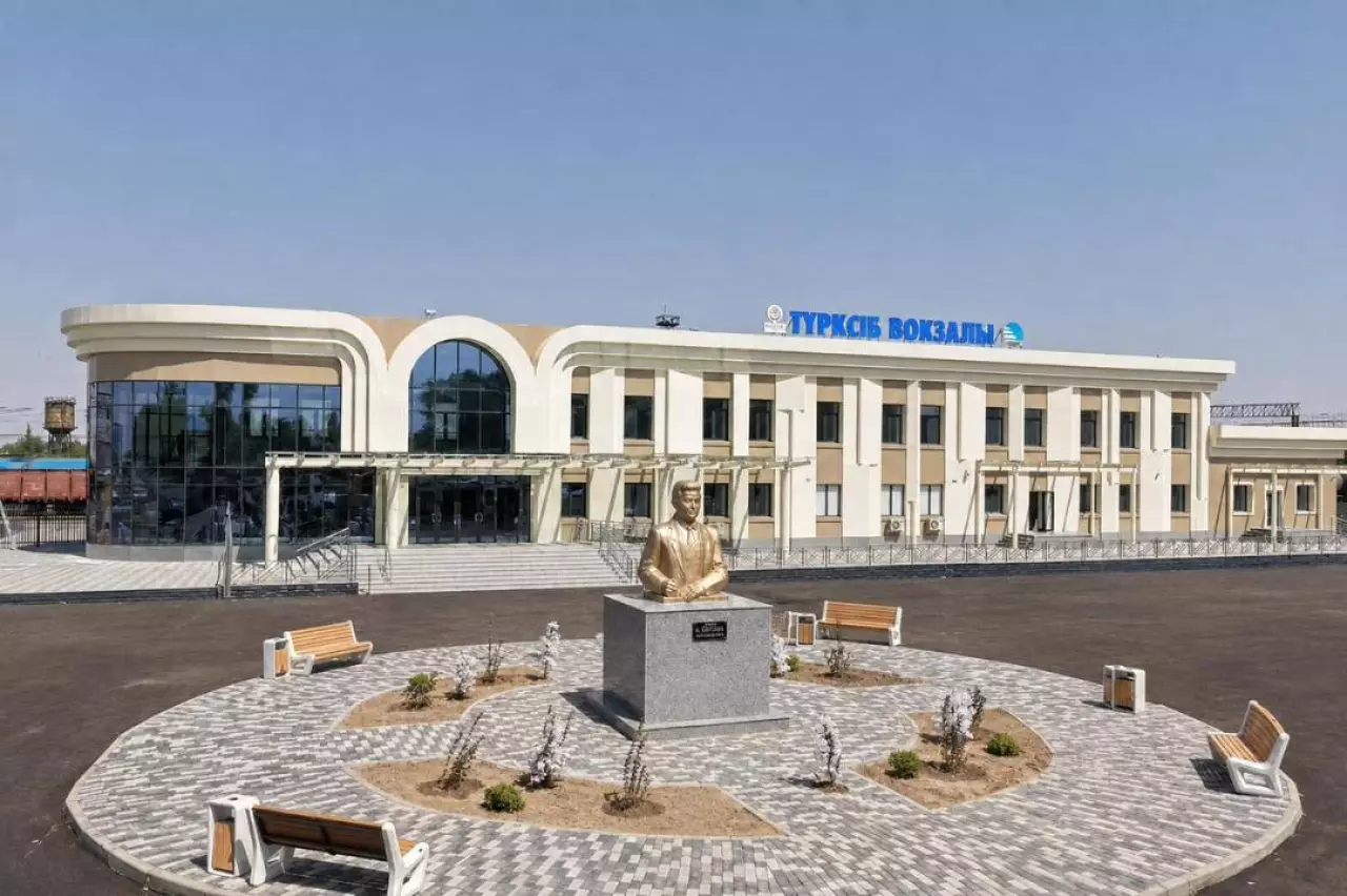 Жамбыл облысында ғасырға жуық тарихы бар Түрксіб вокзалы жаңартылды
