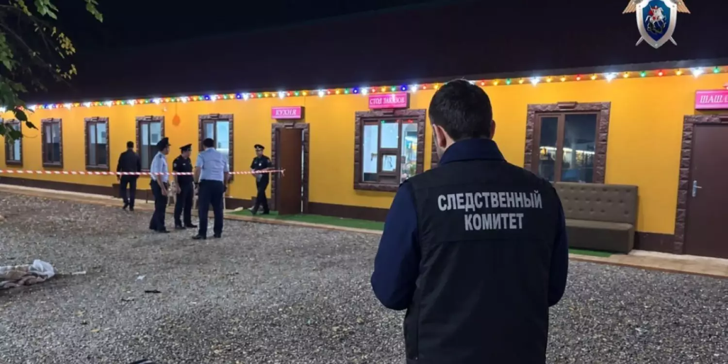 Ер адам дәмхана ішінде әйелі мен қызын атып өлтірді