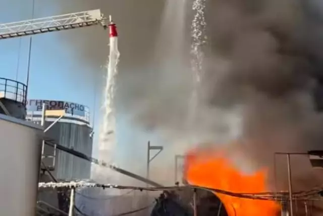 Қызылордада зауыттан өрт шығып, 120 тонна мұнай өнімі өртенді