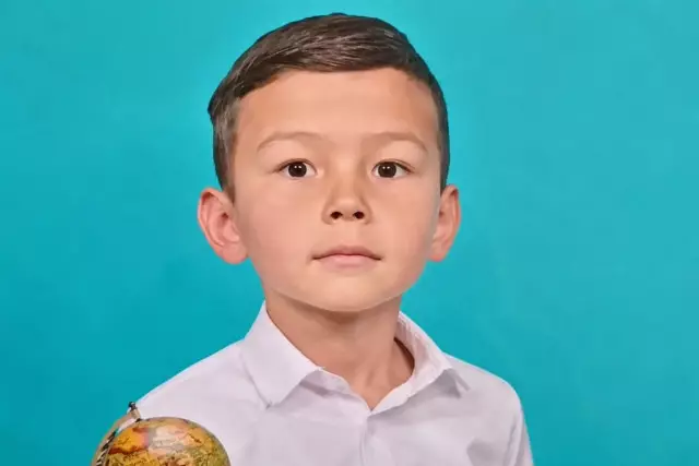 «Бүгін суретін берді, өзі жоқ»: жоғалған 8 жасар Жаннұрдың анасы елді жылатты