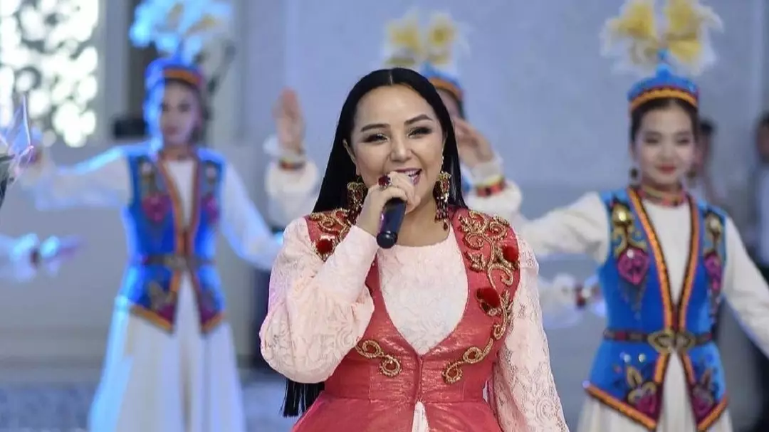  Алтынай Жорабаева қызының тойын дүркіретіп өткізді 