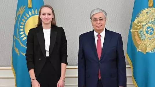 Мемлекет басшысы Елена Рыбакинаны құттықтады