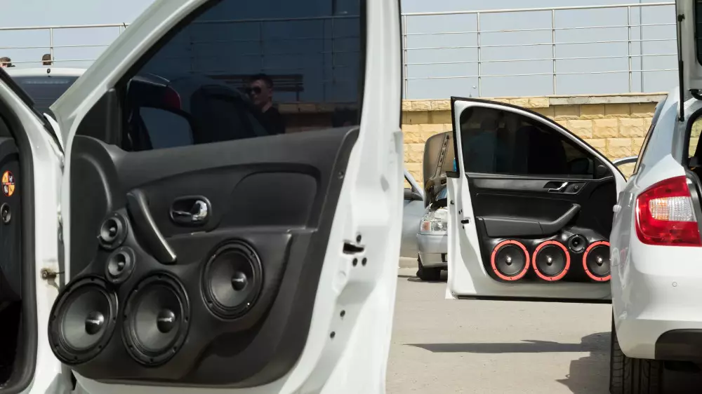 Қазақстанда көліктен естілетін балағат сөздері бар әндер қамауға алуға себеп болуы мүмкін: заңгер мән-жайды түсіндірді