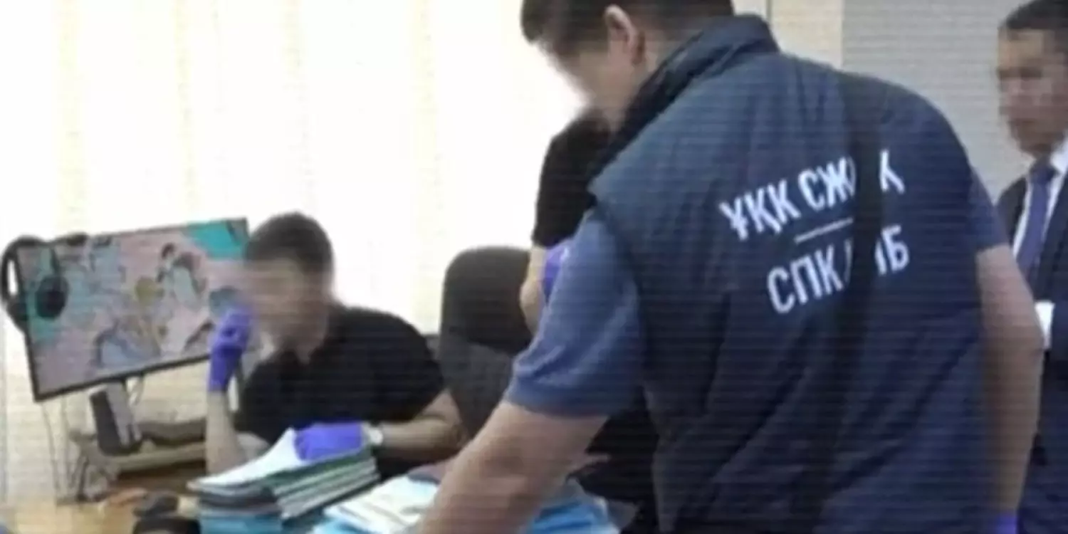 40 млн теңге үшін «ауыр» жүкке рұқсат берген: ҰҚК министрліктің шенеуніктерін ұстады