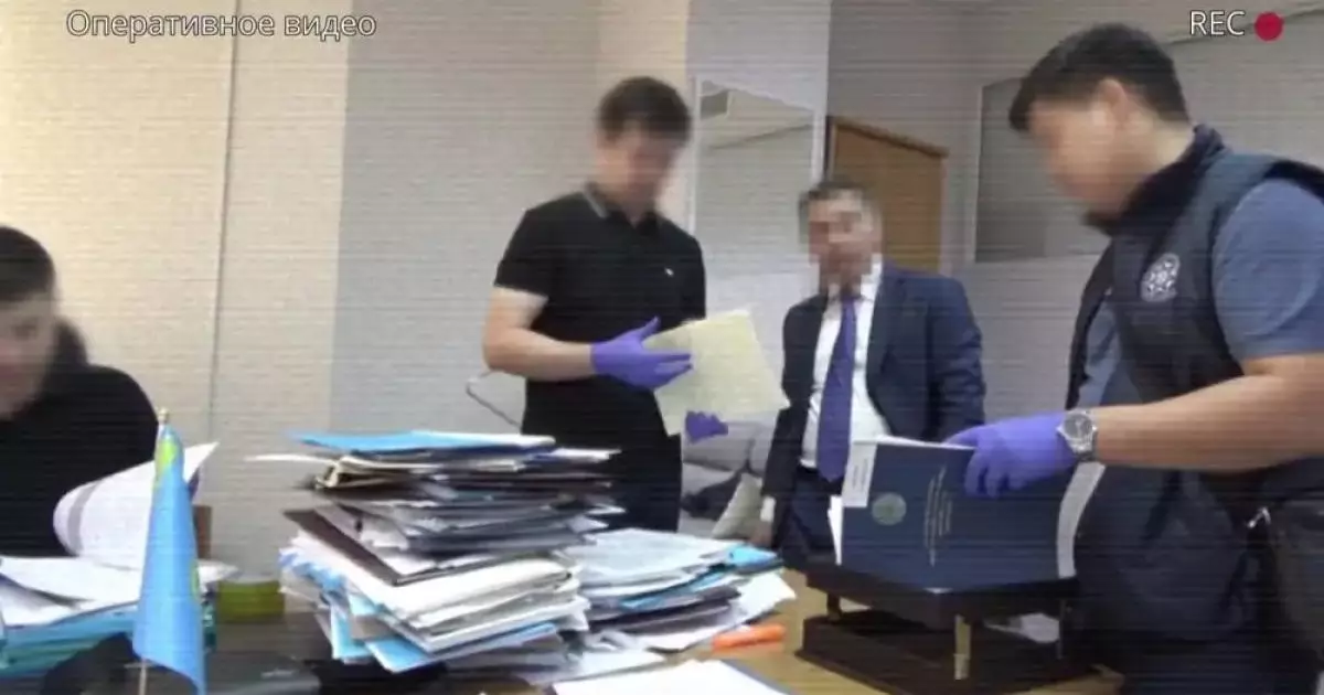  КНБ сообщил об аресте двух чиновников Минтранспорта 