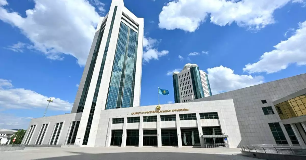  Құрылтай депутаттары Регламентті қабылдады 