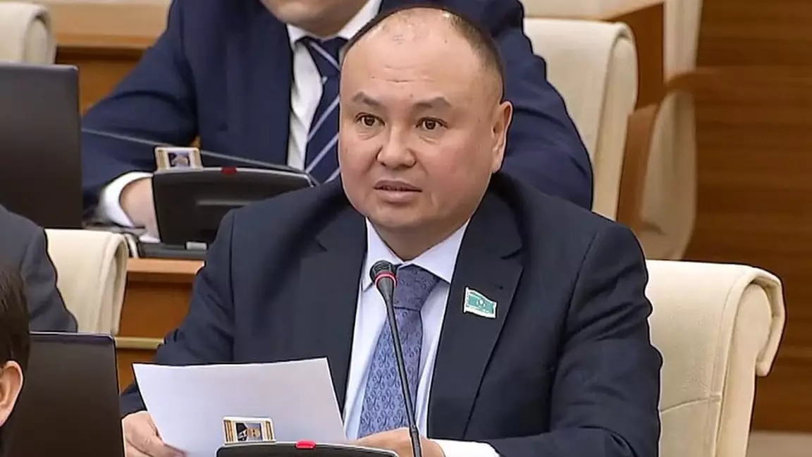 «Ұлттық мәдени ерекшелікті сақтаудың бір тетігі»: Ерлан Сайыр Құрылтайда маңызды мәлімдеме жасады (ВИДЕО)