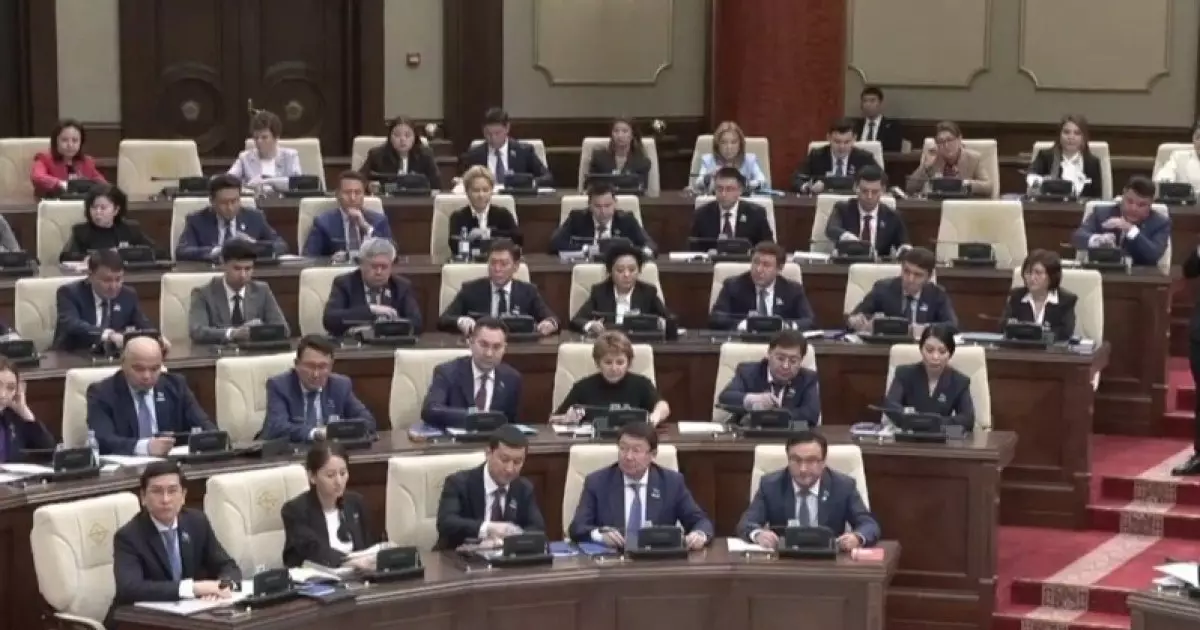  Әдеп бұзған Құрылтай депутаттары бір күндік жалақысынан айырылуы мүмкін 