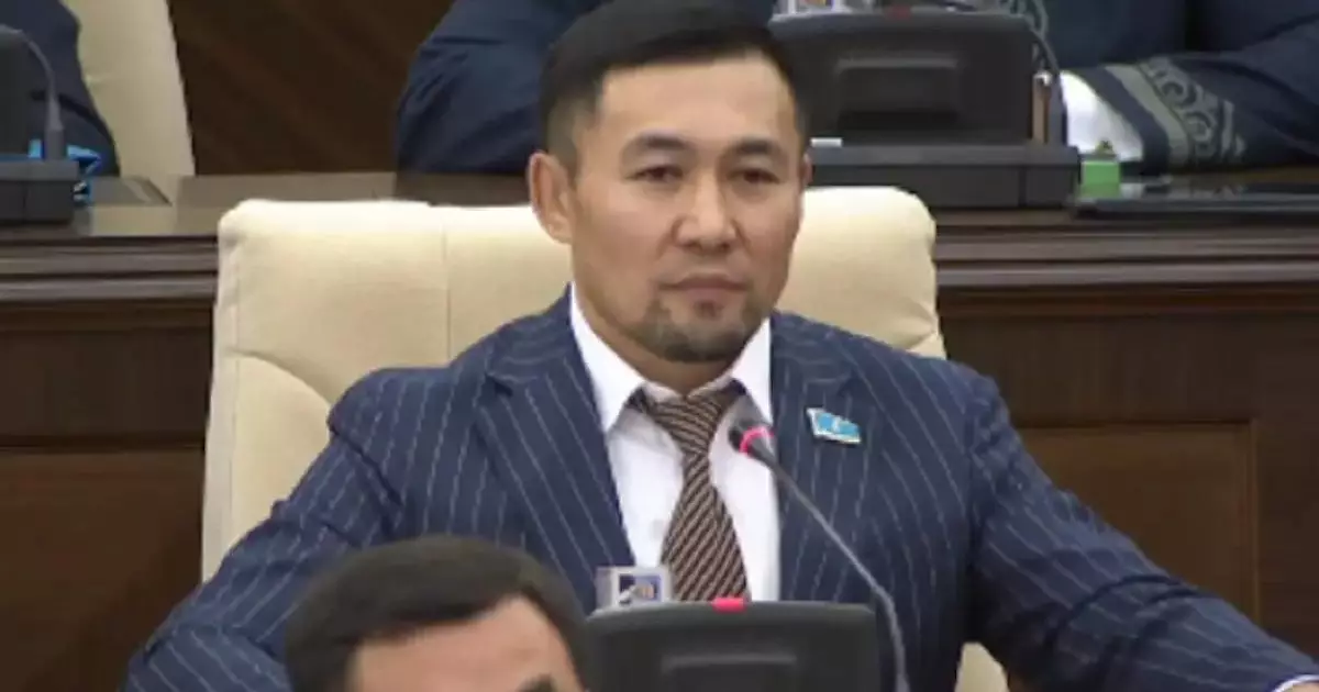  Депутаттарға Құрылтай мінберінен жақындарын құттықтауға тыйым салынды 
