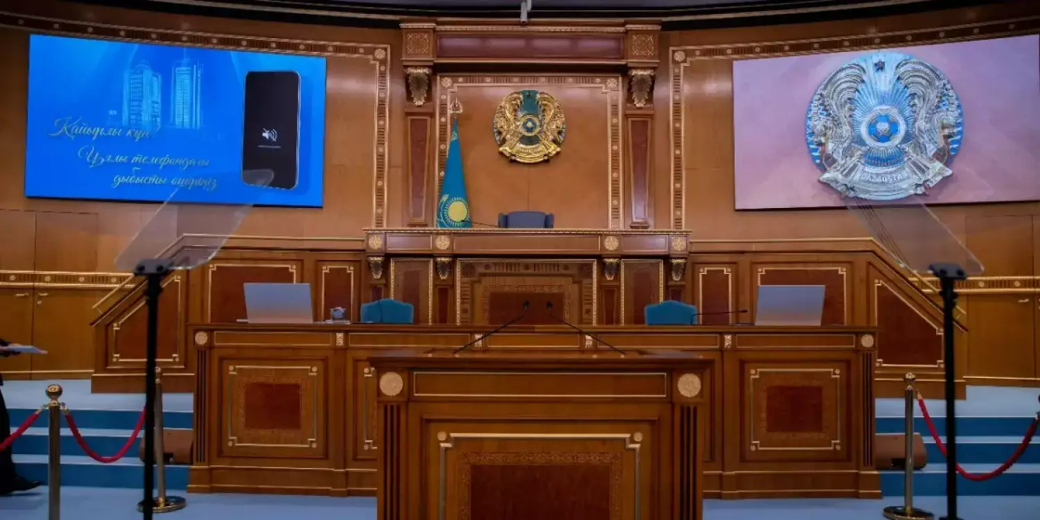Депутаттар абай болсын: Құрылтайда мінберден енді нені айтуға болмайды?