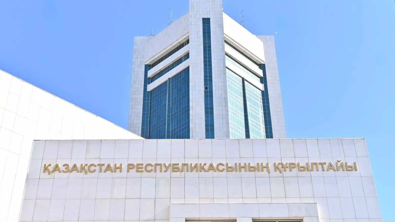 Құрылтайдағы жаңа тәртіп: депутаттарға сұрақ қою қиындай түсті
