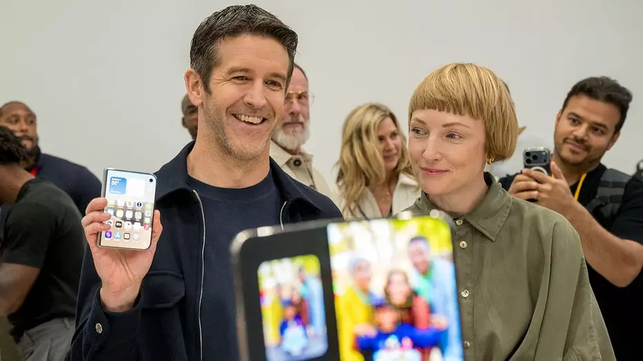 Внутри первого запуска Apple под руководством нового генерального директора Джона Тернуса: складная пара iPhone, искусственный интеллект и многое другое.
