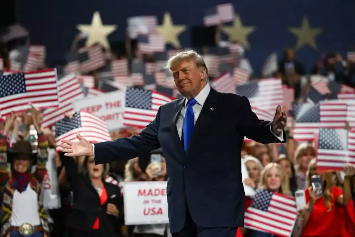 Трамп әрбір ересек америкалыққа 5 мың доллар төлеуге уәде берді