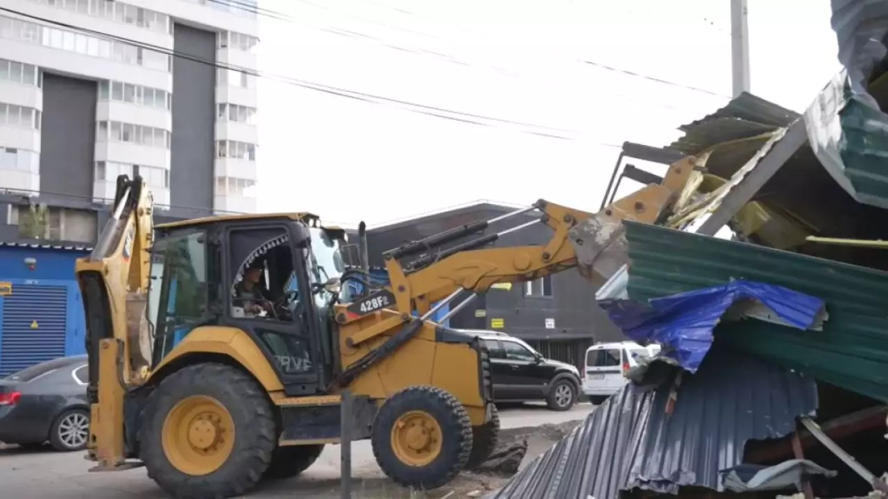 Незаконную автомойку сносят в Астане