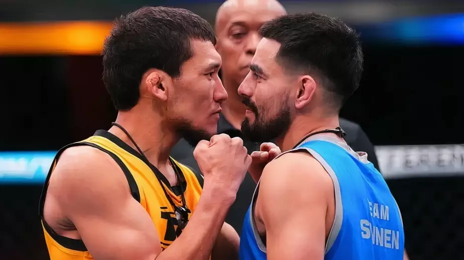 Финишировал казаха, а теперь подерется против экс-чемпиона UFC. Как он это сделал?