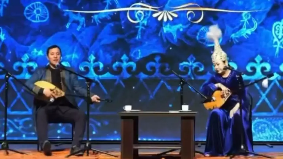  Әлеуметтік желіде сынға қалған Мақсат Ақанов айтыстан алты айға шеттетілді 