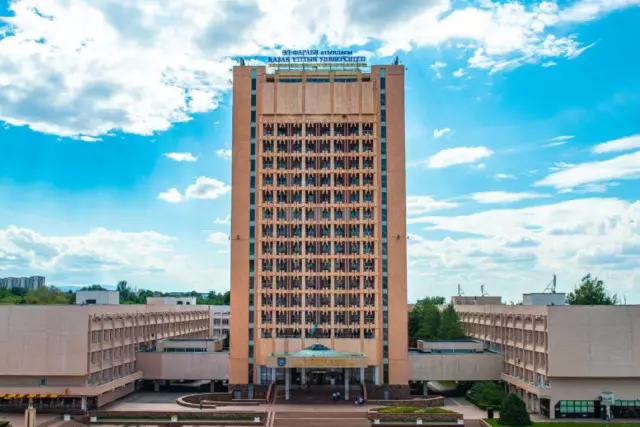 «Шақырсаңдар да бармаймыз»: ҚазҰУ-дың төрт ұстазы мәлімдеме жасады