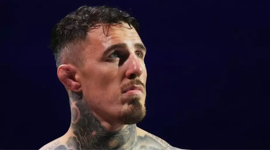 Чемпион UFC в супертяжелом весе принял неожиданное решение