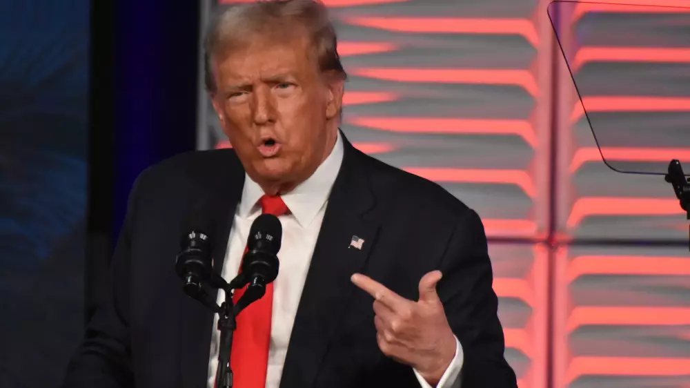 “Тапшылық Иранмен соғысқа байланысты емес“: Трамп Киевті Ресей мұнай өңдеу зауыттарына шабуыл жасамауға шақырды