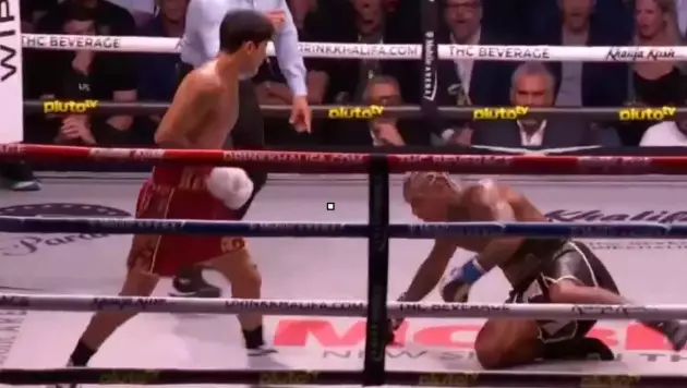 WBC титулы үшін. АҚШ-тағы бокс кешінің басты айқасы нокаутпен бітті