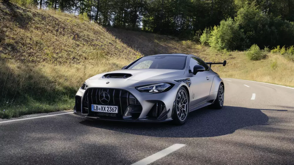 Mercedes-AMG вернул V8 в специальный CLE, но купить его уже нельзя