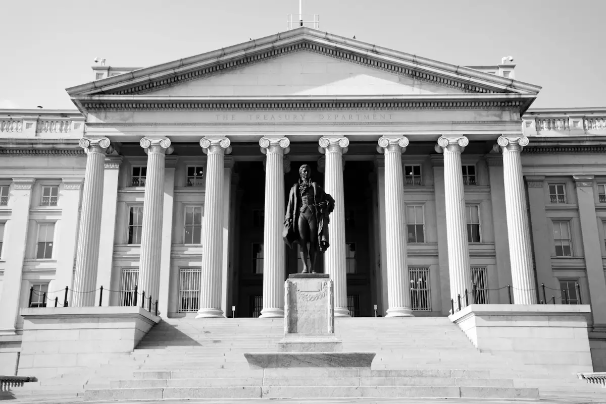 США ужесточили санкции против ВТБ из-за связей с Ираном: иностранным банкам пригрозили вторичными мерами