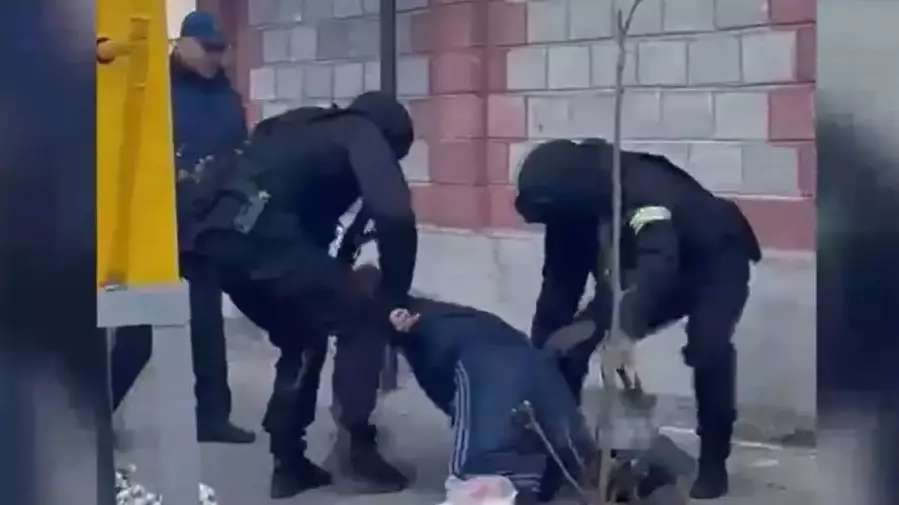  114 қару мен 32 келі есірткі: ІІМ экстремистерді ұстау операциясын көрсетті 