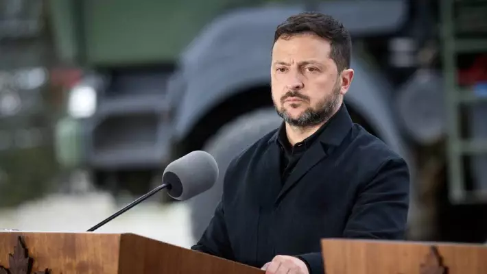 Зеленский заявил о попытках России атаковать его самолет дронами