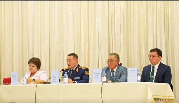 Шымкентте Білім күні құқықтық сауаттылық сабағынан басталды