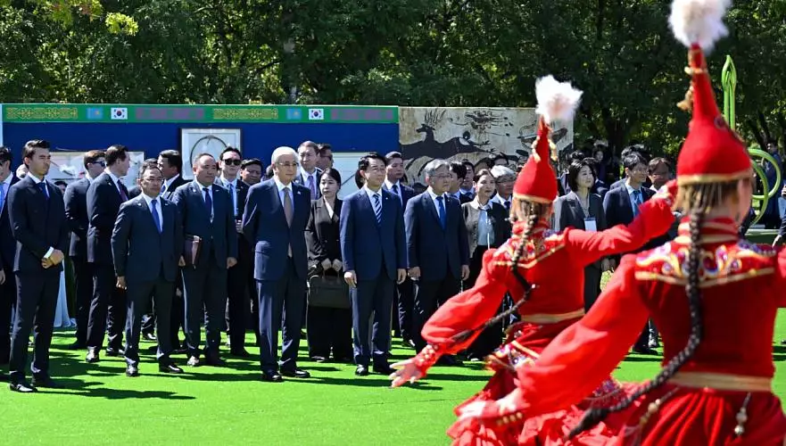 Токаев и Спикер парламента Южной Кореи посетили казахский этноаул