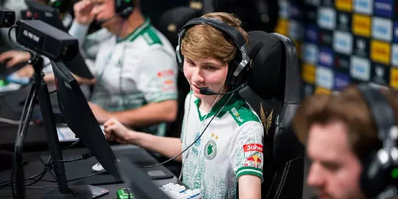 M0NESY s1mple-ді AWP-де үздік ойыншы деді — Team Falcons өкілі пікір білдірді
