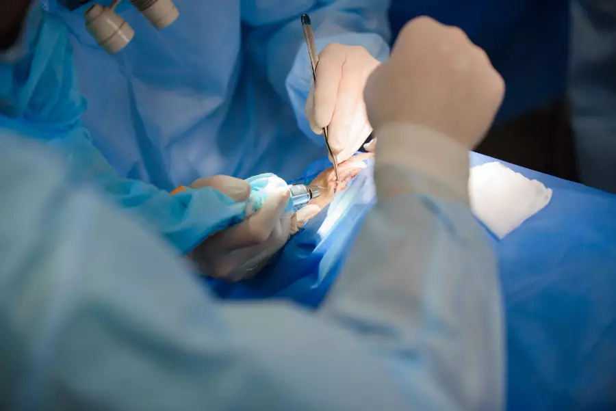 Шымкентте әйел пластикалық отадан кейін бір көзінен айырылған
