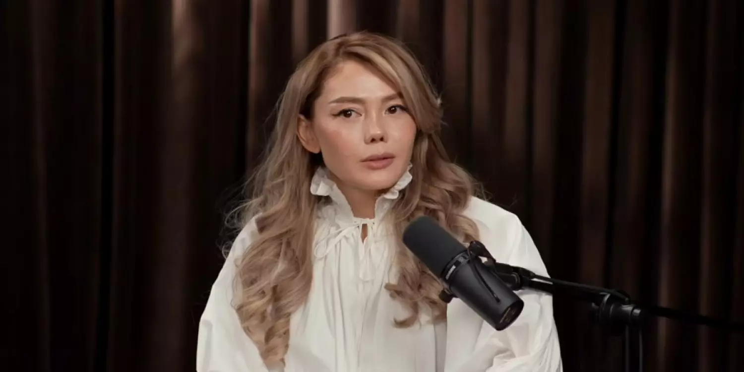 Жанель Мақажан: Орамалды шешкенде қатты қиналдым, түбінде оралғым келеді