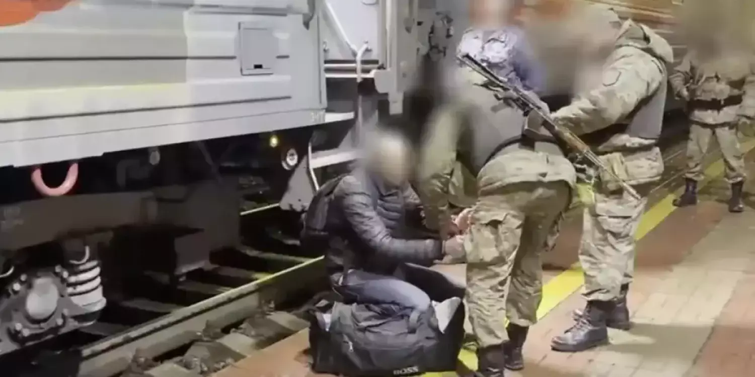 Теміртауда есірткі өндірісін ұйымдастырды деген күдікті Ресейден Қазақстанға жеткізілді