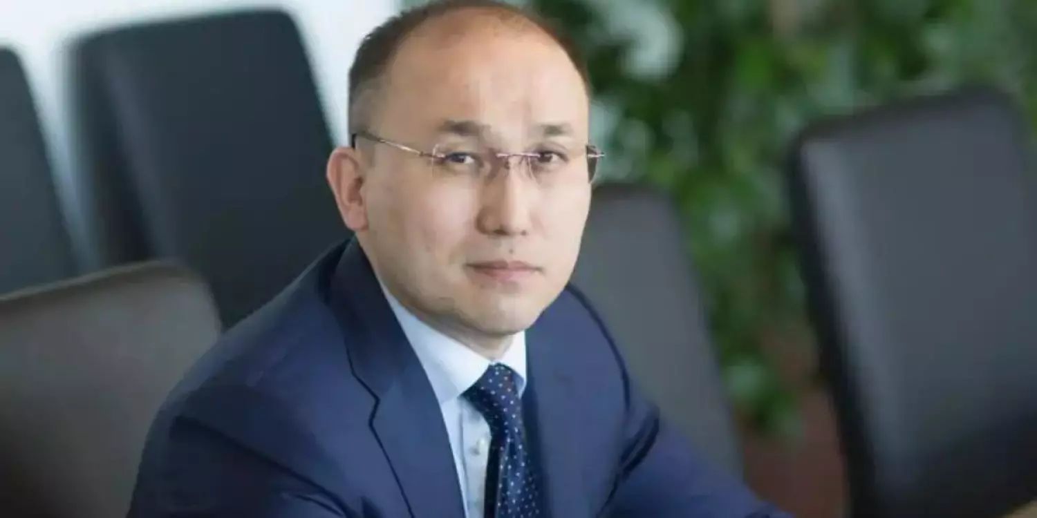 «Оңбаған болмаңдар»: Дәурен Абаев жастарға ақыл айтты