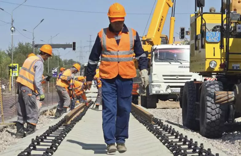 Алматыда LRT желісінің рельстері төселе бастады
